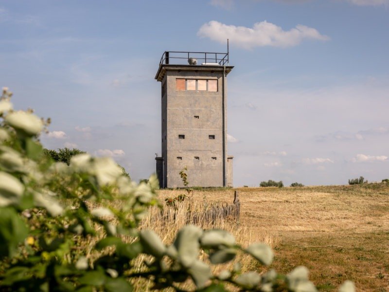 Beton Restaurierung Sichtbeton Denkmal DDR Grenzturm beconart Betonkosmetik Bleckede Elbe